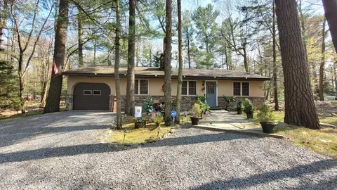49 Greenwood Rd, Lake Harmony, PA 18624