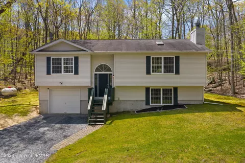 157 Buck Run Dr, Milford, PA 18337