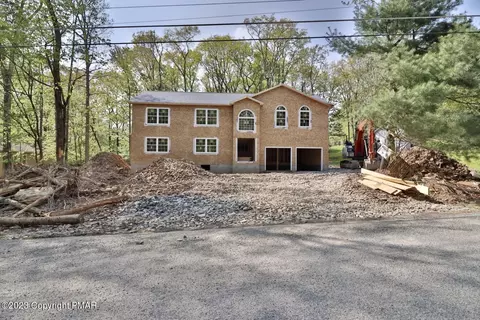 12624 Big Bear Dr, East Stroudsburg, PA 18302
