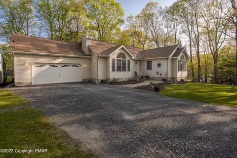 1142 Sierra Trails Dr, East Stroudsburg, PA 18302
