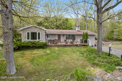 26 Club Dr, Nesquehoning, PA 18240