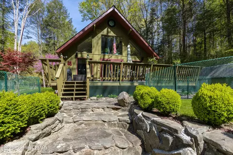2106 Bridge Side Dr, East Stroudsburg, PA 18302