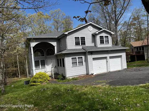 2215 Woody End Loop, Tamiment, PA 18371