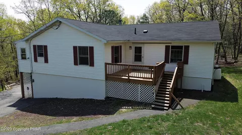 65 W Cherokee Trl, Albrightsville, PA 18210