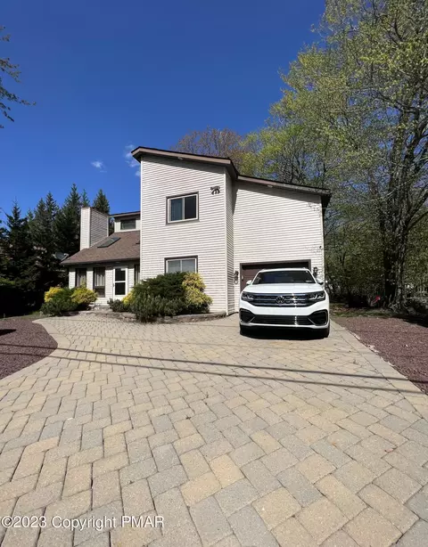 3093 Briarwood Dr, Tobyhanna, PA 18466