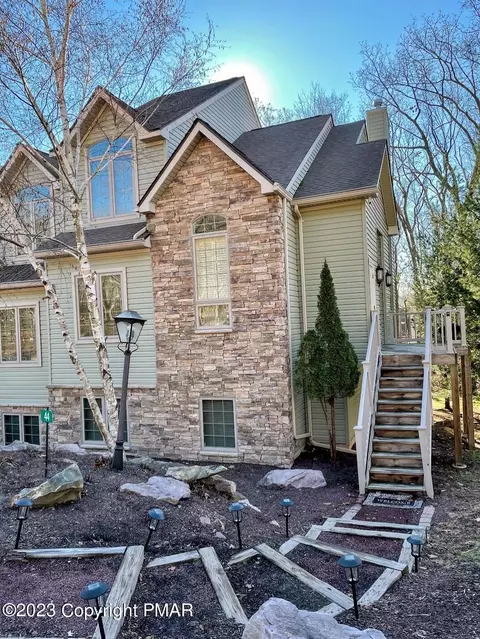 44 Mountainwoods Dr, Lake Harmony, PA 18624