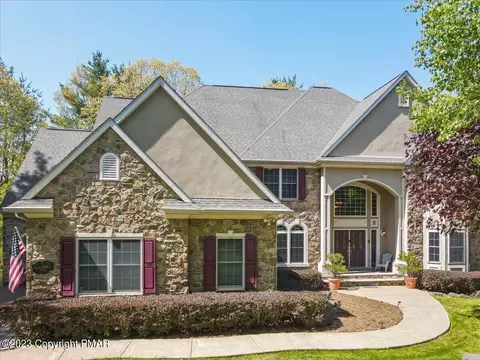 365 Joanne Ct, Bartonsville, PA 18321