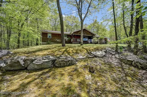2196 Deer Track Dr, East Stroudsburg, PA 18302