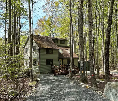122 Chitimacha Dr, Pocono Lake, PA 18347
