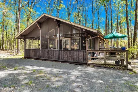 800 S Willow Ct, Lords Valley, PA 18428