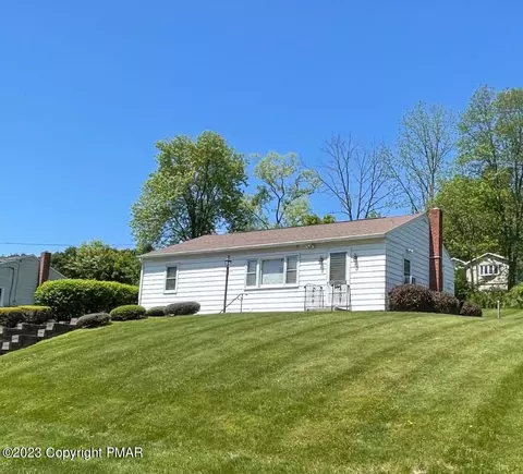 33 Flicksville Rd, Bangor, PA 18013