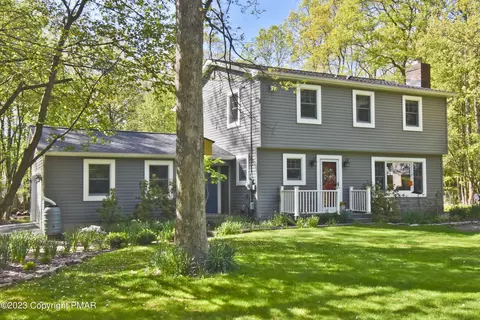 414 Travis Dr, East Stroudsburg, PA 18302