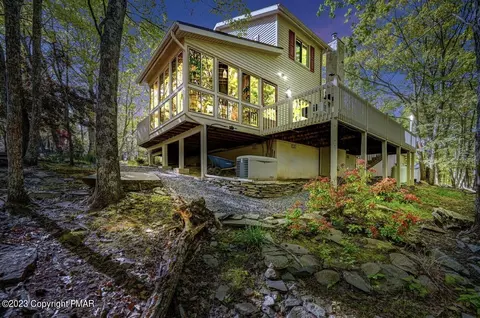 2213 Scarborough Way, Bushkill, PA 18324