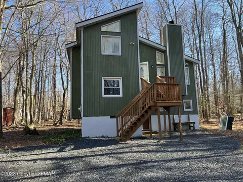 4607 Burnside Dr, Tobyhanna, PA 18466