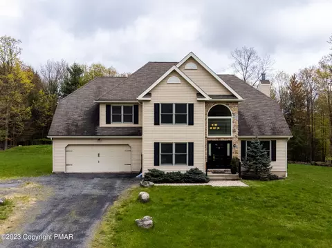 1176 Sierra Trails Dr, East Stroudsburg, PA 18302