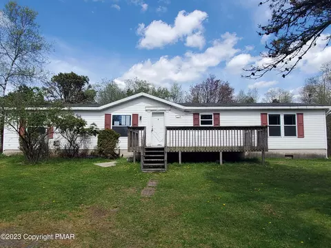 216 Flame Dr, Blakeslee, PA 18610