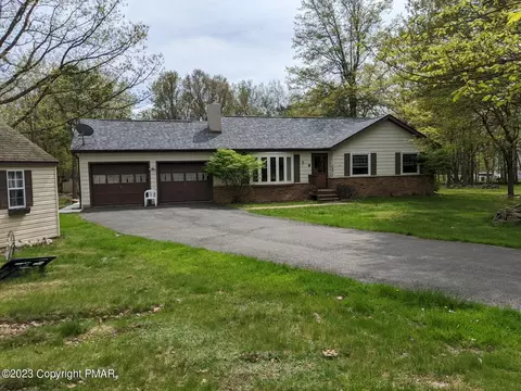 2039 Candlewood Ln, Blakeslee, PA 18610