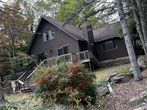 112 Oxford St, Bushkill, PA 18324