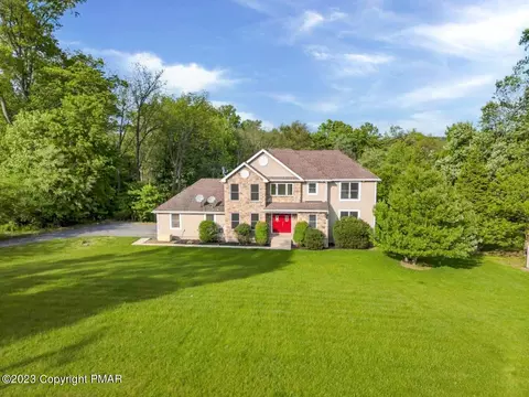 23 Summerfield Dr, Mount Bethel, PA 18343