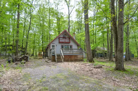 110 Hopi Ct, Pocono Lake, PA 18347
