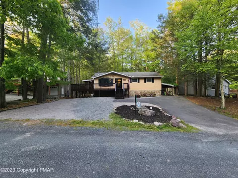 1056 Red Hawk Dr, Lake Ariel, PA 18436