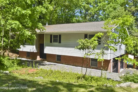 370 N Valley View Dr, Stroudsburg, PA 18360