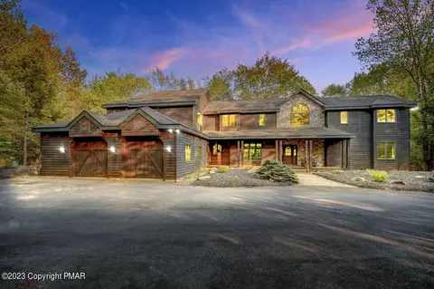 2284 Hillcrest Dr, Pocono Pines, PA 18350