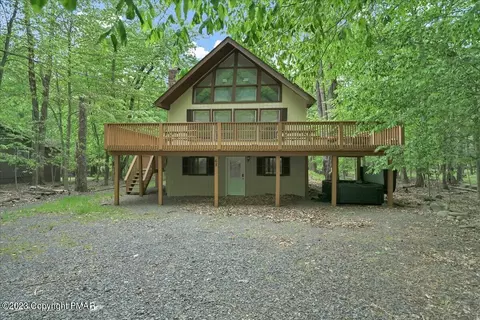 65 E Creek View Dr, Gouldsboro, PA 18424