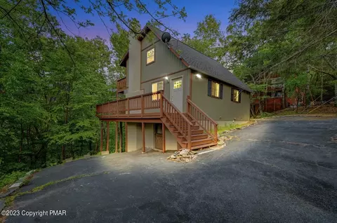 1104 Porter Dr, Bushkill, PA 18324