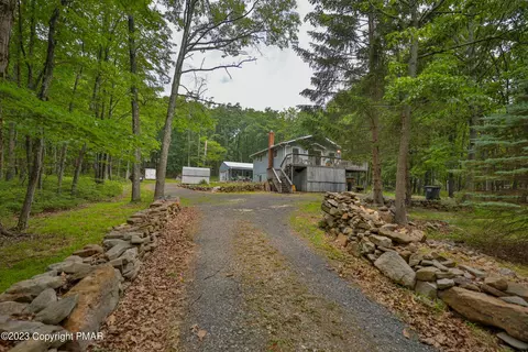 1517 Longleaf Dr, Effort, PA 18330