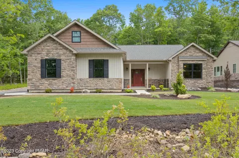 19 Masters Ln, Hazleton, PA 18202