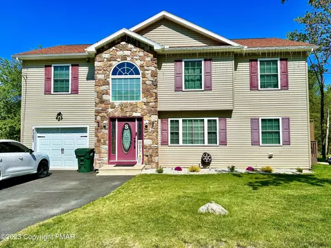 6005 Boardwalk Dr, Tobyhanna, PA 18466