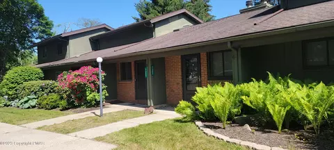 7205 Onawa Ct, Cresco, PA 18326