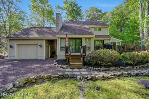 1107 Bear Track Trl, Pocono Pines, PA 18350