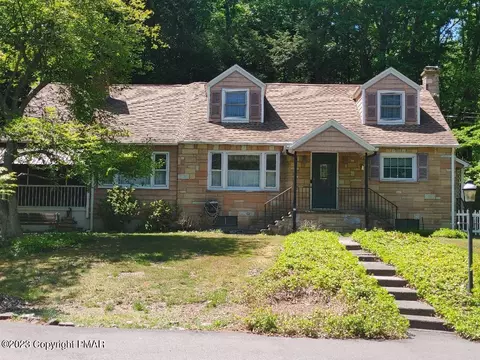 102 Sebring Dr, East Stroudsburg, PA 18301