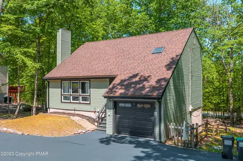 1198 Kensington Dr, East Stroudsburg, PA 18301