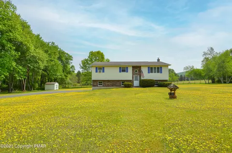 1524 County Park Rd, Gilbert, PA 18331