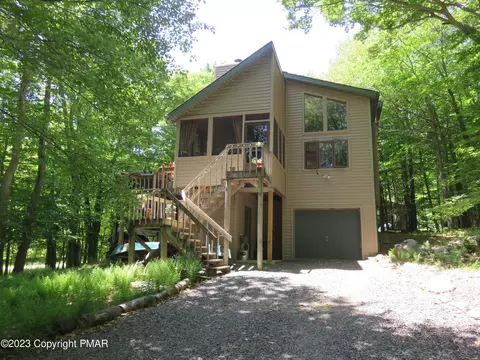 7 Laurel Ct, Gouldsboro, PA 18424