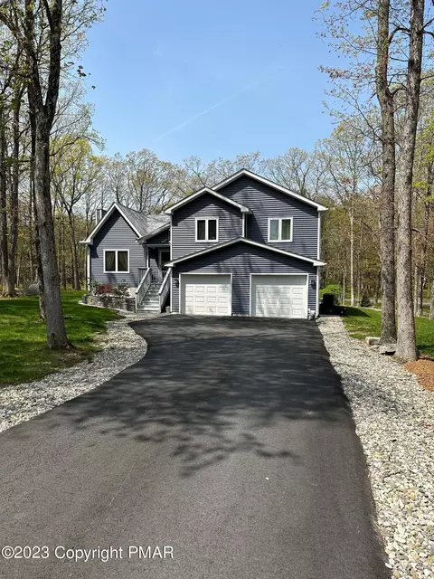 808 Tanager Ct, Lords Valley, PA 18428