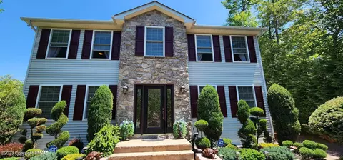 3069 Briarwood Dr, Tobyhanna, PA 18466