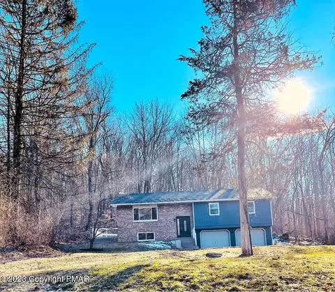 3128 Godfrey Ridge Dr, Stroudsburg, PA 18360