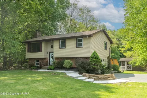 112 Stender Rd, Stroudsburg, PA 18360