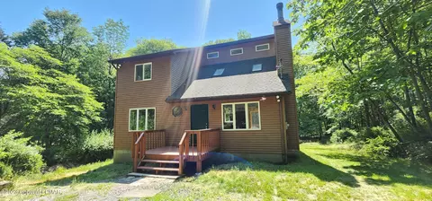 169 Squirrel Tail Ct, Bushkill, PA 18324
