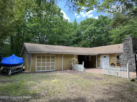 111 Split Rock Rd, Lake Harmony, PA 18624
