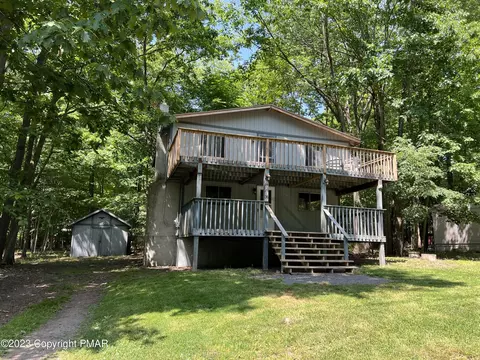 117 Owassa Dr, Pocono Lake, PA 18347