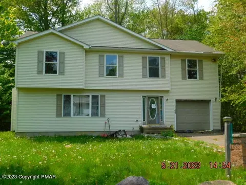 1146 Trapper Ln, Pocono Summit, PA 18346