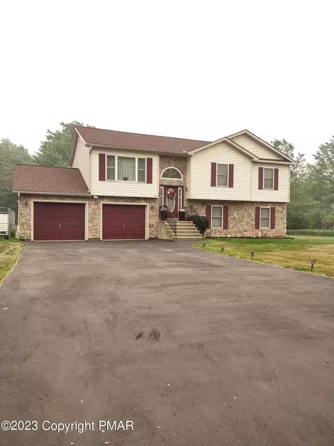 449 Clearview Dr, Tobyhanna, PA 18334