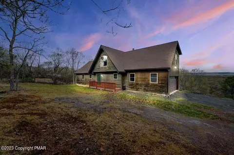 214 Sunlight Dr, Henryville, PA 18332