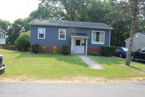 114 Hemlock Rd, Stroudsburg, PA 18360