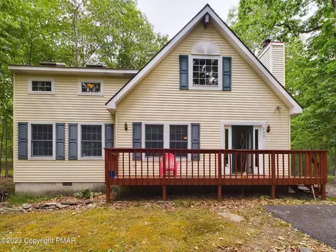 233 Gold Finch Rd, Bushkill, PA 18324